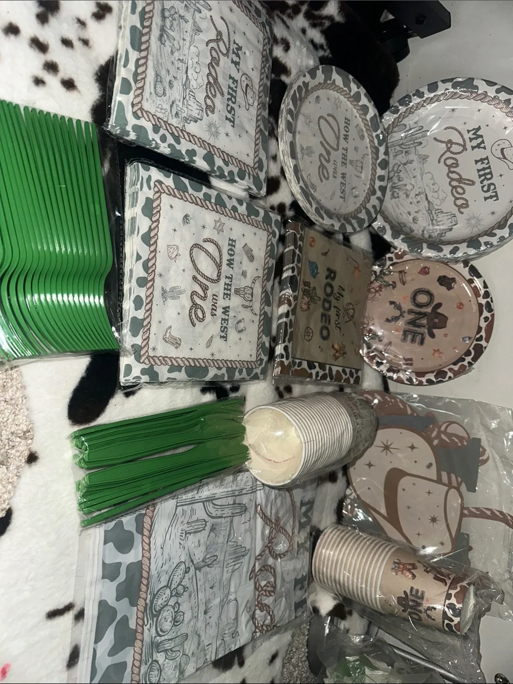 Party Supplies Tableware Set - Green, Cream, and Brown Western Theme
